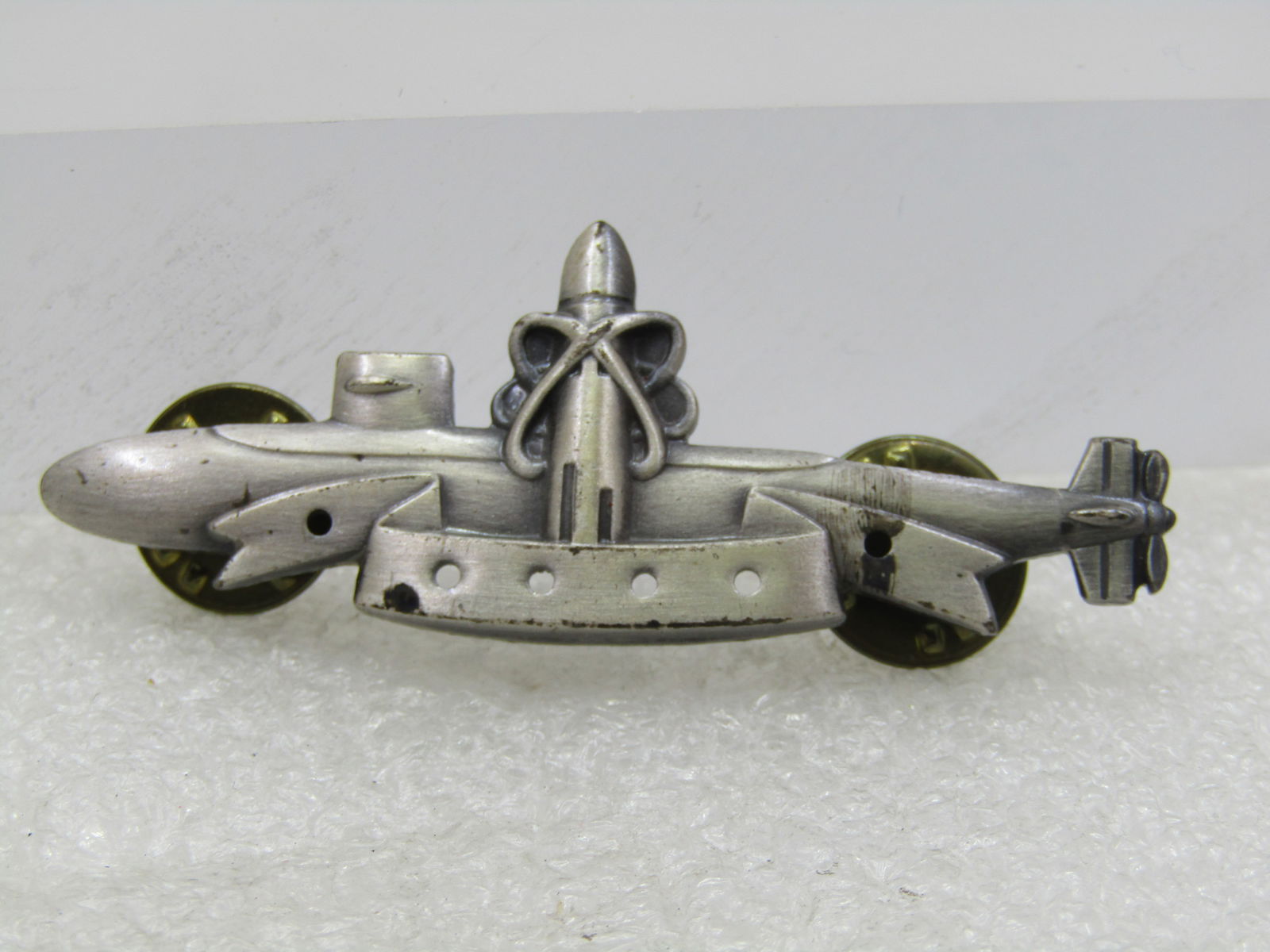 Vintage Nuclear Submarine Tack Pin, Pewter Tone, Vietnam Era , 2.25": Vintage Nuclear Submarine Tack Pin, Pewter Tone, 2.25" long and 1" tall. Vietnam Era sub. Age is post mid-century. It has two posts and clutches. Very good condition. It is not signed by the maker. Ag