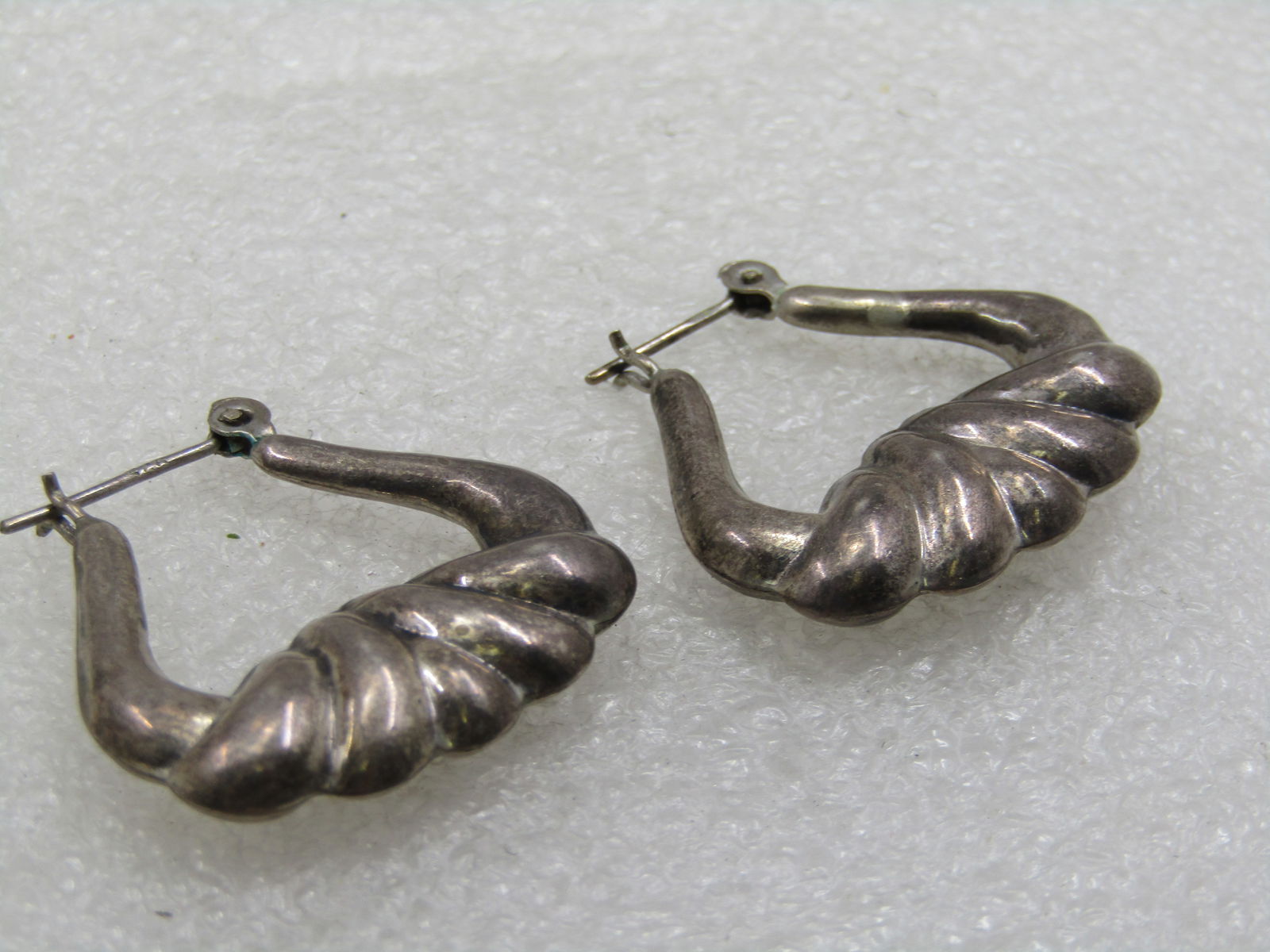 Vintage Sterling Puffy Hoop Earring with Ridged Design, 1960's-1970's, Boho - 3