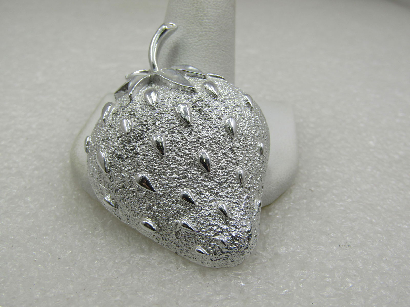 Vintage Strawberry Brooch, Sarah Coventry, 1960's-1970's, - 3