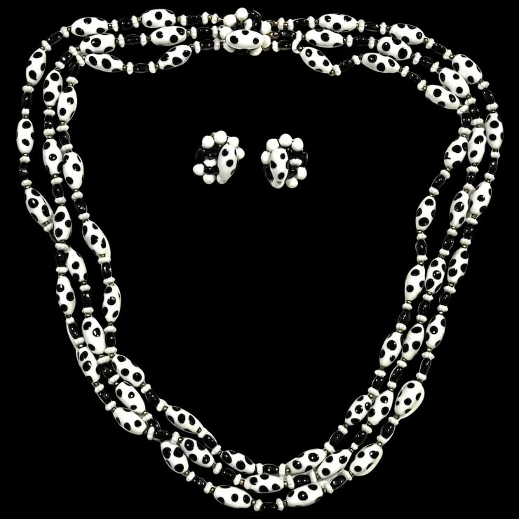 Vintage Three Strand Murano Glass Black & White Dots Necklace: Title: Vintage Three Strand Murano Glass Black & White Dots Necklace Description: Vintage Three Strand Murano Glass Black & White Dots NecklaceUnsignedGlassNecklace Weighs 110 gramsEarrings Weigh 13