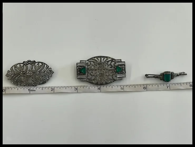 Vintage Lot of Art Deco Brooches set with Chrysoprase and Marcasite - 11