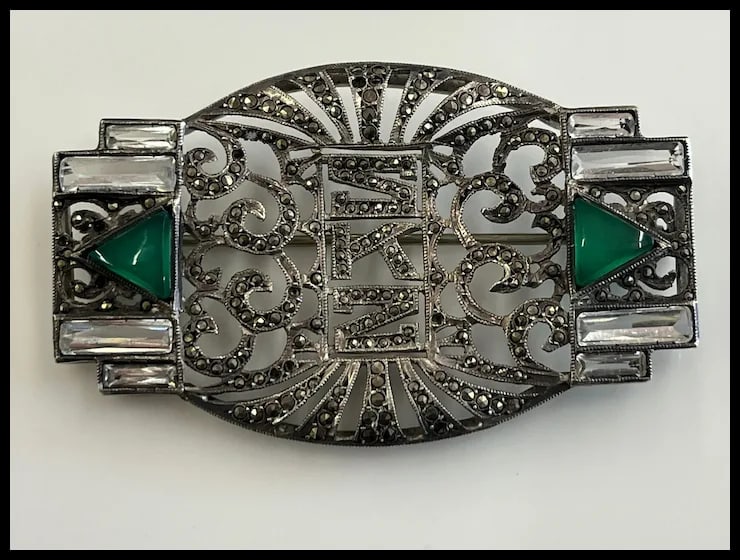 Vintage Lot of Art Deco Brooches set with Chrysoprase and Marcasite - 3