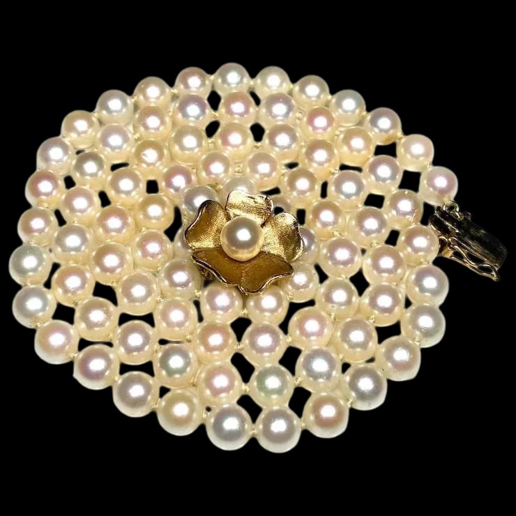 Vintage 14k Cultured Pearl Necklace with Flower Clasp Closure: Title: Vintage 14k Cultured Pearl Necklace with Flower Clasp Closure Description: Vintage 14k Cultured Pearl Necklace with Flower Clasp Closure Hallmarked: No Hallmark NoticedWeighs: 32 gramsMeasures