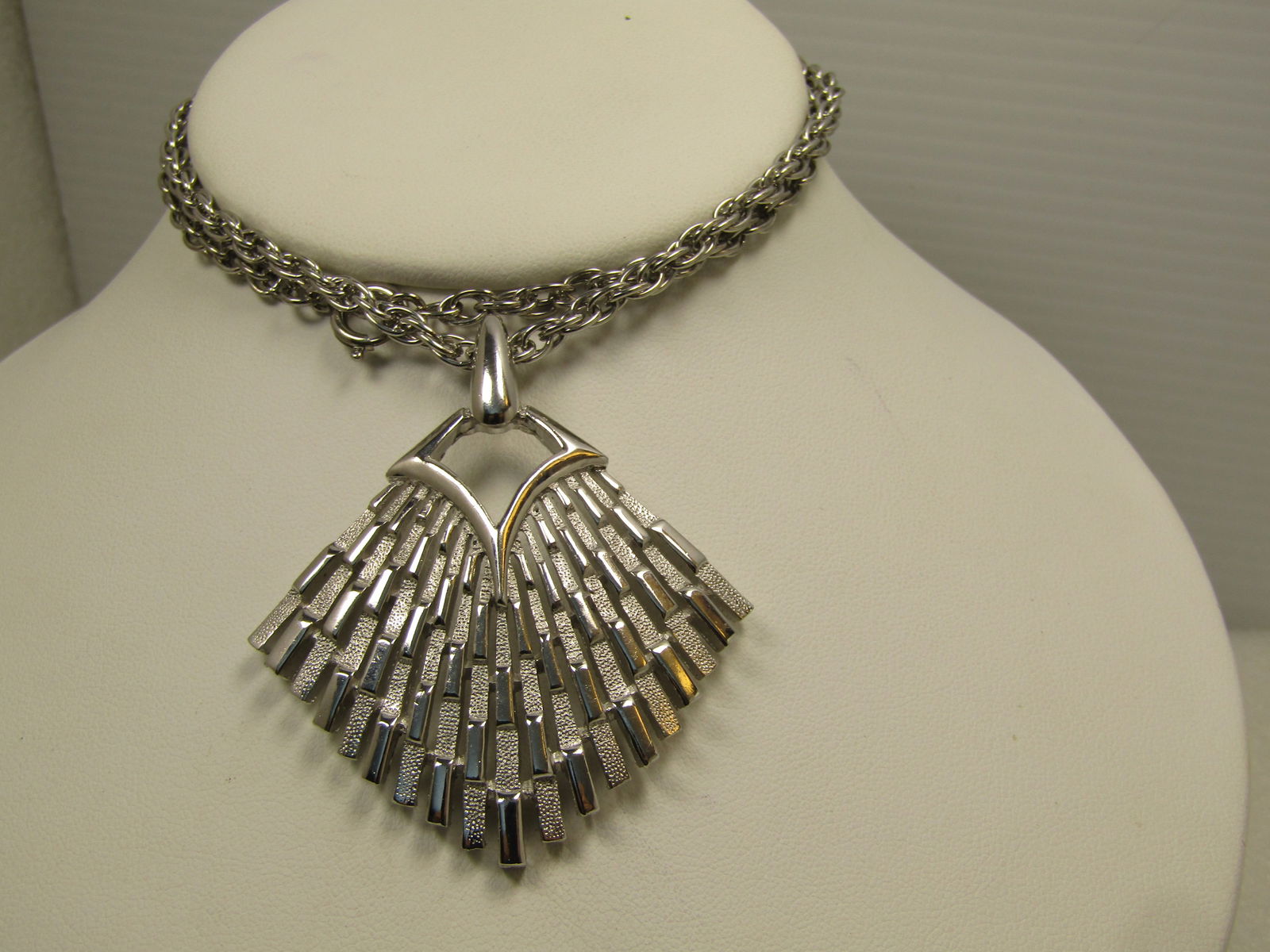 Vintage Crown Trifari Silver Tone Neckace, Tiered Pendant, 10", 1970's - 3