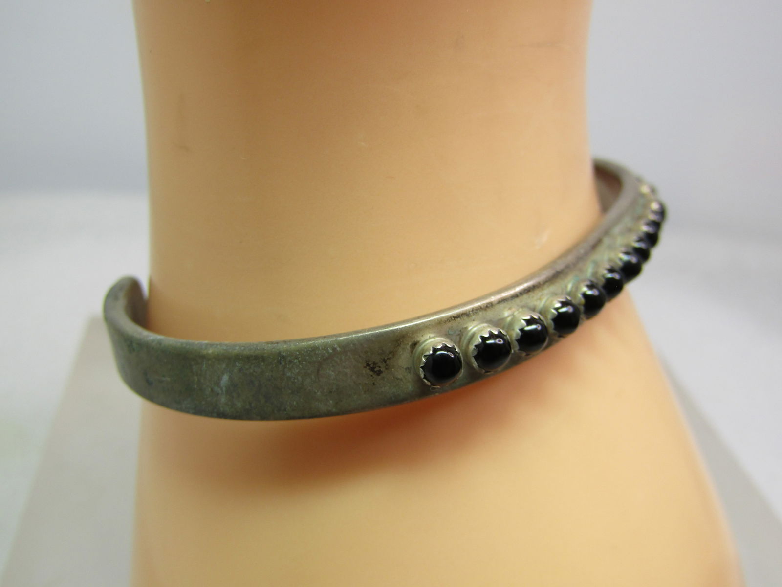 Vintage Sterling Navajo Onyx Cuff Bracelet, 6.5" Signed D. Livingstone, 1980's-1990's - 4