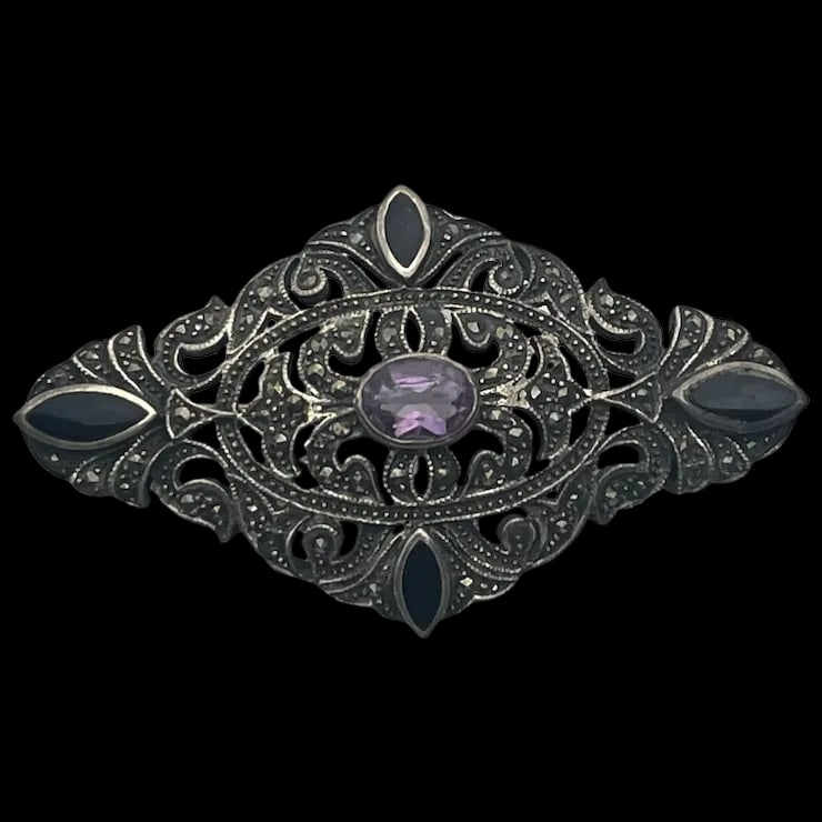 Vintage Sterling silver Art Deco Brooch with Marcasite, Onyx & Amethyst Stone: Title: Vintage Sterling silver Art Deco Brooch with Marcasite, Onyx & Amethyst Stone Description: Vintage Sterling silver Art Deco Brooch with Marcasite, Onyx & Amethyst StoneSterling Silver, Marcasit