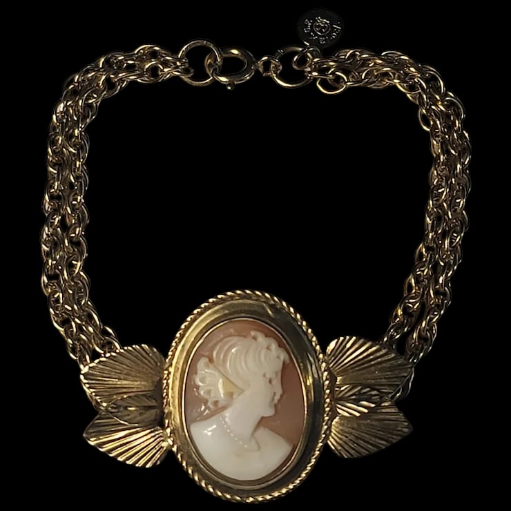 Vintage 12k Gold Filled Cameo C.C. Bracelet: Title: Vintage 12k Gold Filled Cameo C.C. Bracelet Description: Vintage 12k Gold Filled Cameo C.C. Bracelet Hallmarked 1/20-12k G.F. C.C. Date/Period: vintage Materials: 1/20-12k G.F. C.C. Size: Lengt
