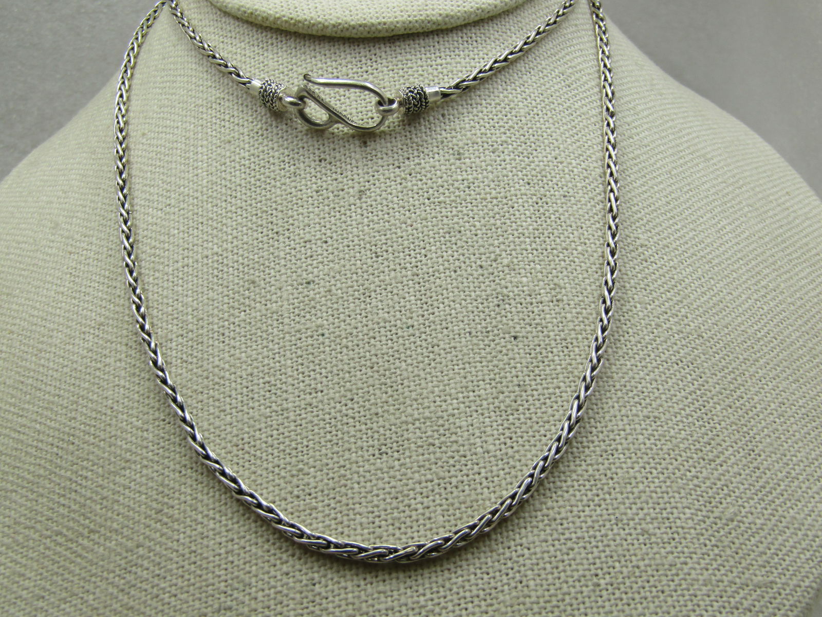 Vintage Sterling Foxtail Link Necklace, 28", Suarti, Unisex, Bali Style: Vintage Sterling Foxtail Link Necklace, 28", Suarti, Unisex. Bali. This is appx. 2.5mm round at the link with the end caps appx. 5mm and a hook clasp where it is signed BA (which is Suarti) .925 and