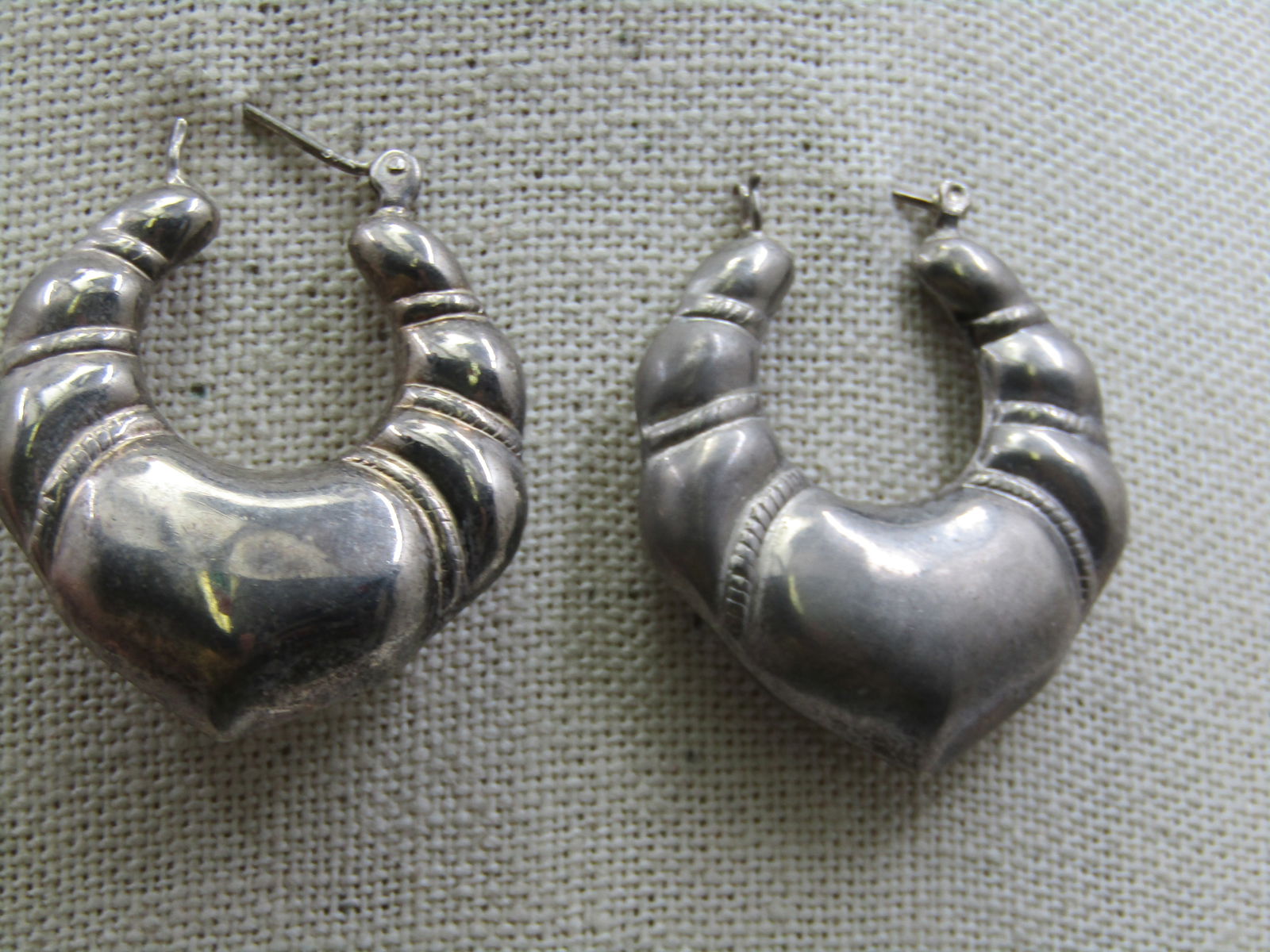 Vintage Sterling Puffy Ridged Pierced Earrings, 1960's-1980's, 1.5", Boho: Vintage Sterling Puffy Ridged Pierced Earrings, 1960's-1980's, 1.5" tall and 1.25" wide. It is a puffy design thinner at the top, appx. .25" and gets wider as it moves down to the bottom center - whic
