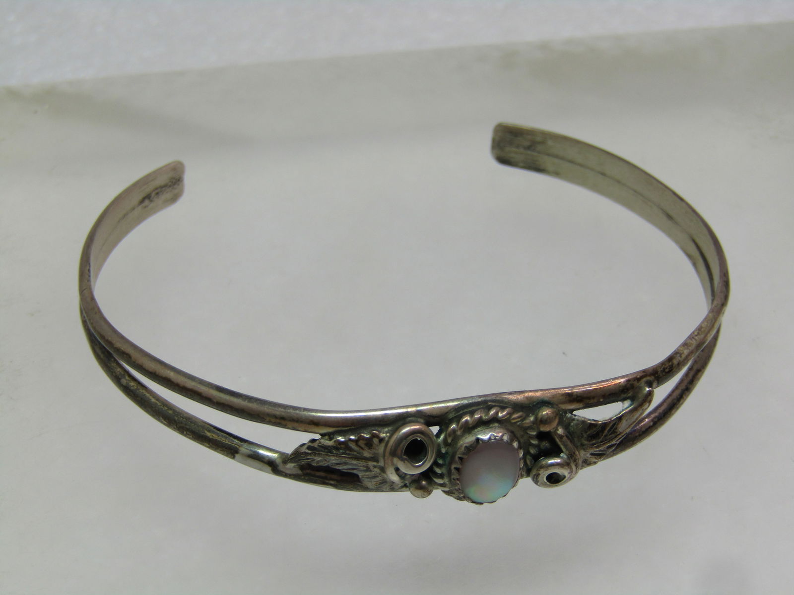 Vintage Sterling Southwestern MOP Cuff Bracelet, 6.5", 1960's-1970's - 4