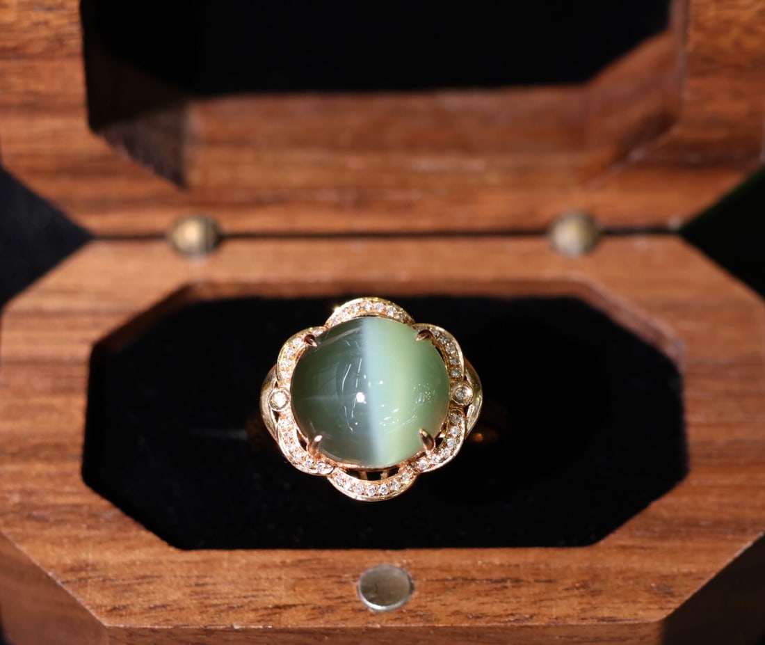 18K Gold Hetian Jade Ring, 10x12mm Cat's Eye Effect, Size 17 Adjustable - 3