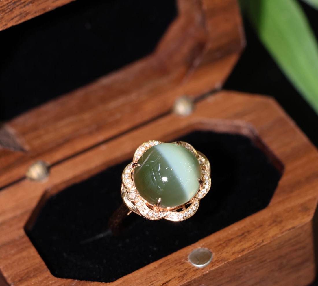 18K Gold Hetian Jade Ring, 10x12mm Cat's Eye Effect, Size 17 Adjustable - 4