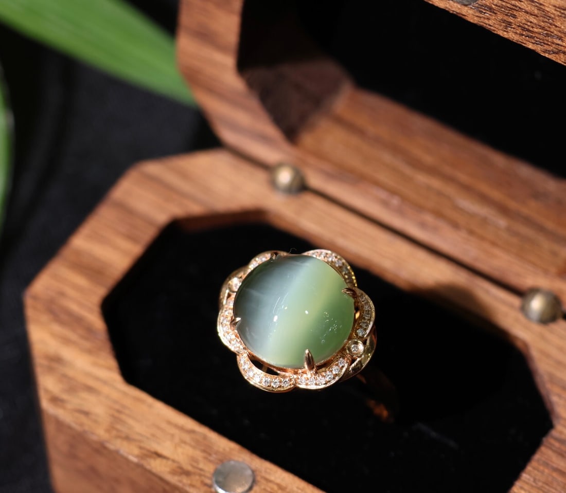 18K Gold Hetian Jade Ring, 10x12mm Cat's Eye Effect, Size 17 Adjustable - 5