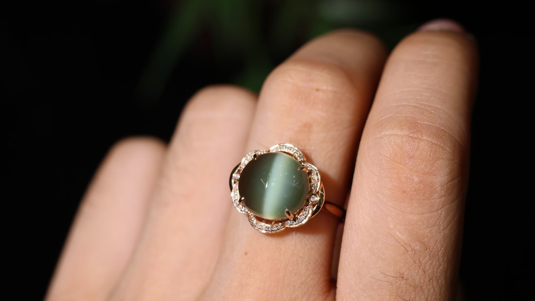 18K Gold Hetian Jade Ring, 10x12mm Cat's Eye Effect, Size 17 Adjustable - 6