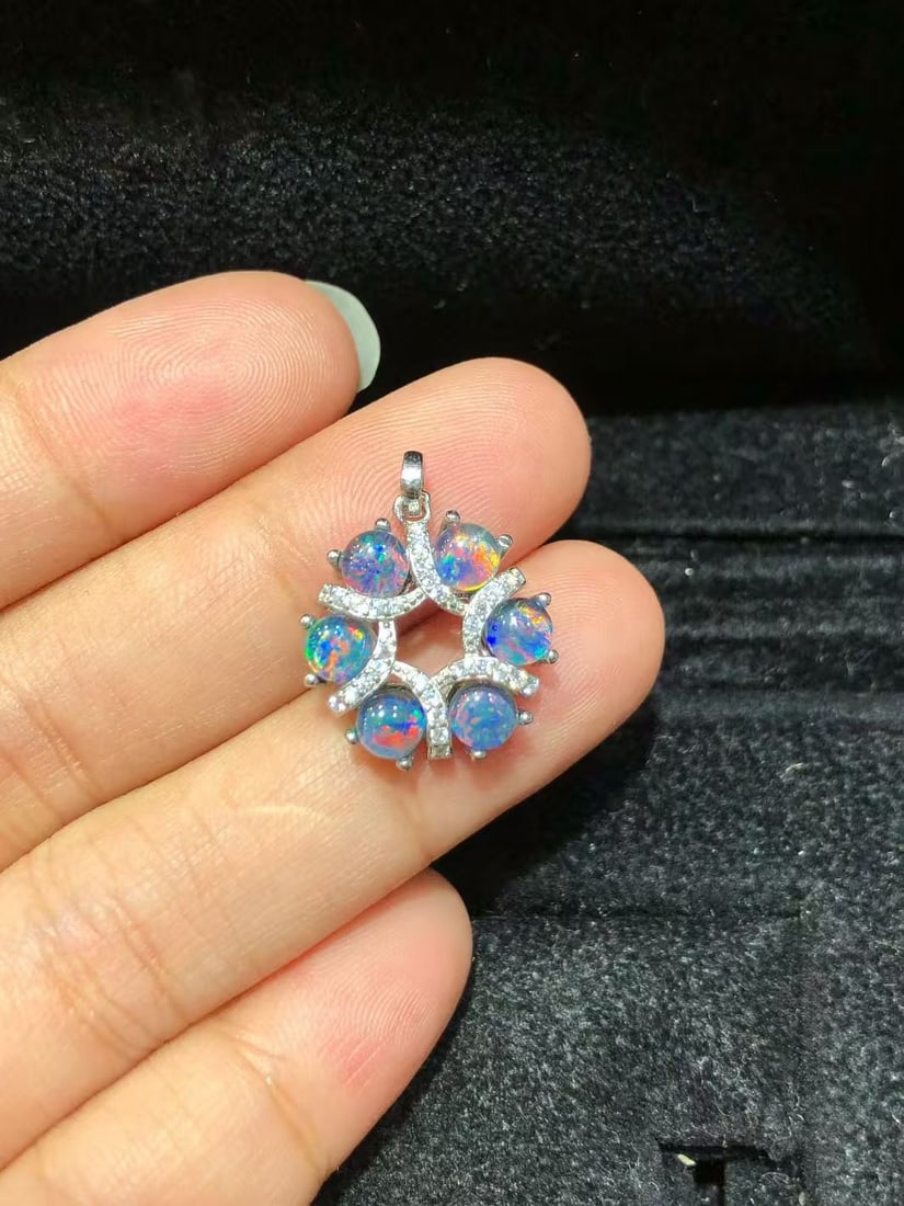 S925 pure silver natural opal pendant: Title: S925 pure silver natural opal pendant Description: This pendant is crafted with exquisite S925 silver craftsmanship, showcasing the charming allure of natural opal, resembling the radiant glow