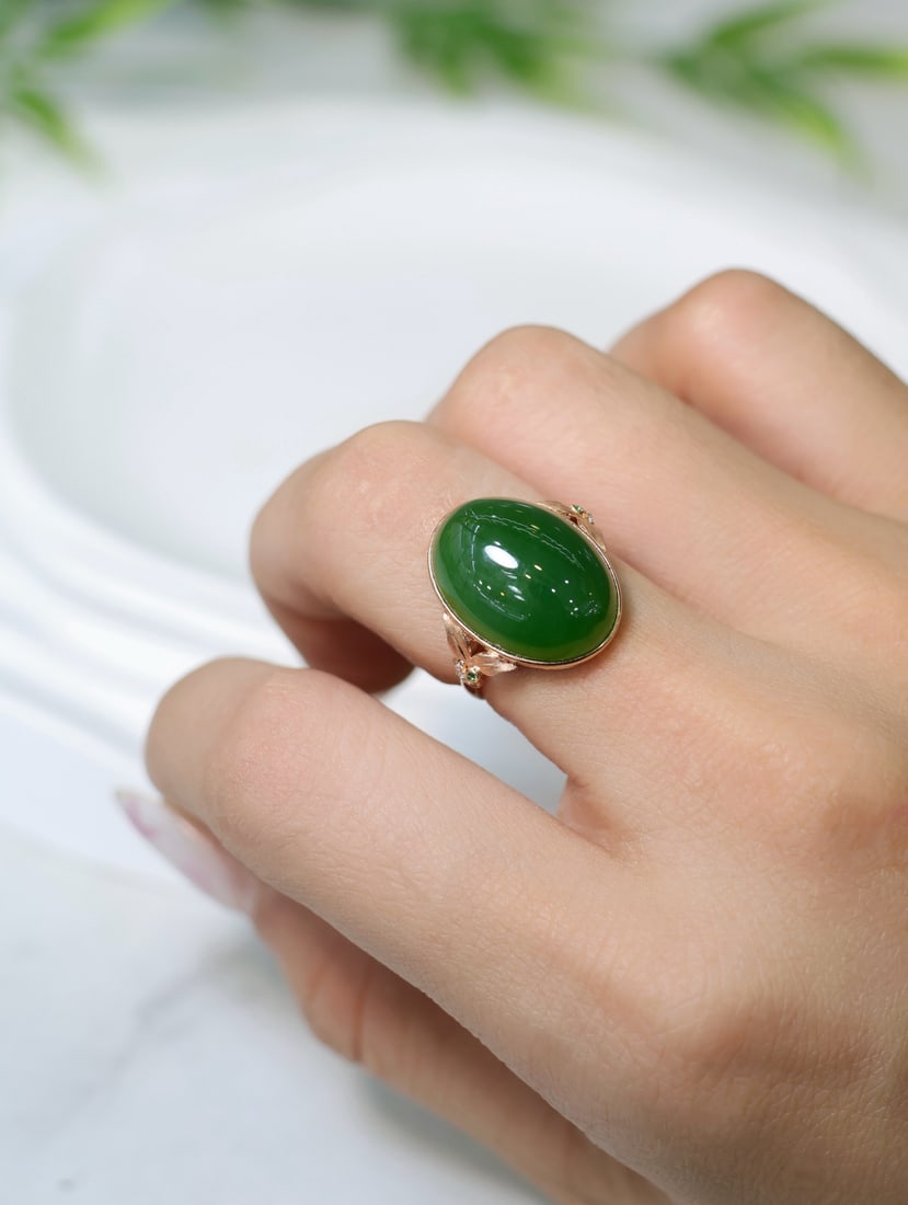 18K Gold Hetian Jade Ring with Diamond Accents, 13x18mm: Title: 18K Gold Hetian Jade Ring with Diamond Accents, 13x18mm Description: A finely crafted 18K gold ring featuring a 13x18mm Hetian jade centerpiece, accented with sparkling diamonds. The jade