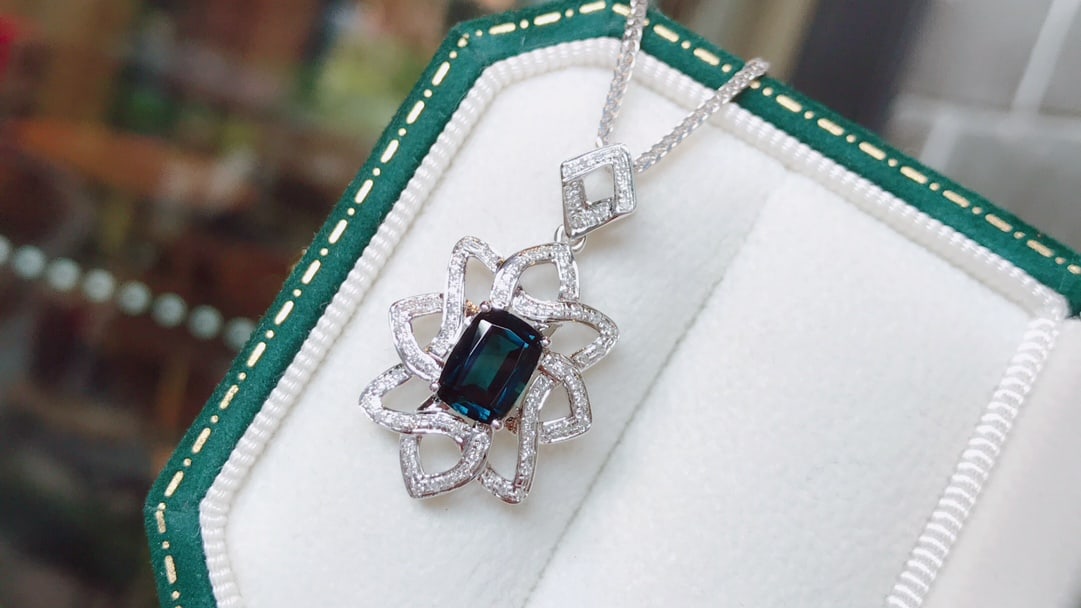 18K Gold Tourmaline Pendant with 80 Diamonds, 1.34 ct Gemstone - 2