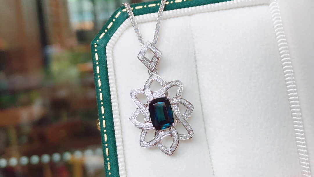 18K Gold Tourmaline Pendant with 80 Diamonds, 1.34 ct Gemstone - 3