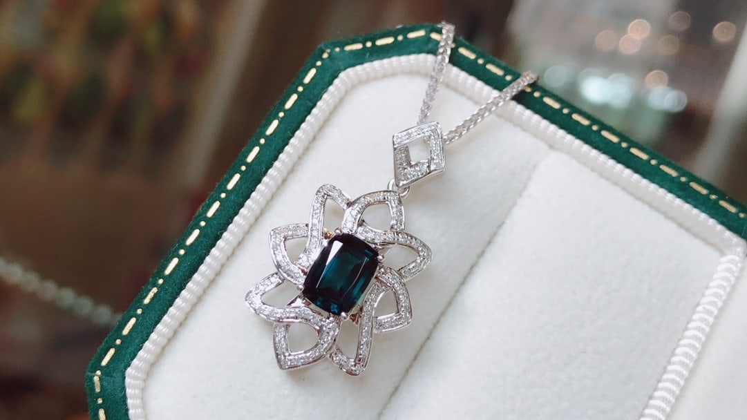 18K Gold Tourmaline Pendant with 80 Diamonds, 1.34 ct Gemstone - 6