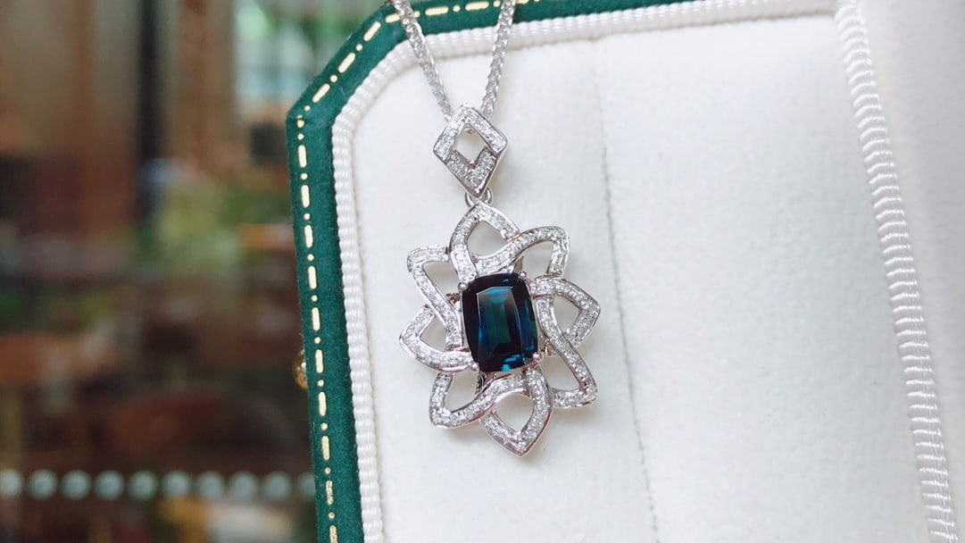 18K Gold Tourmaline Pendant with 80 Diamonds, 1.34 ct Gemstone - 7