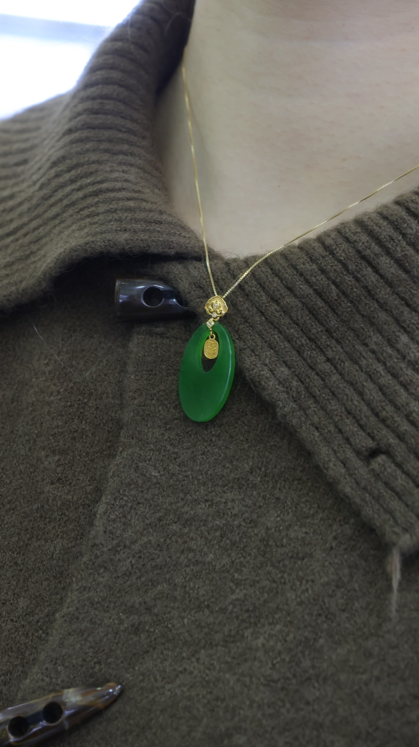 18K Gold Jade Pendant with Diamond Accents - 5