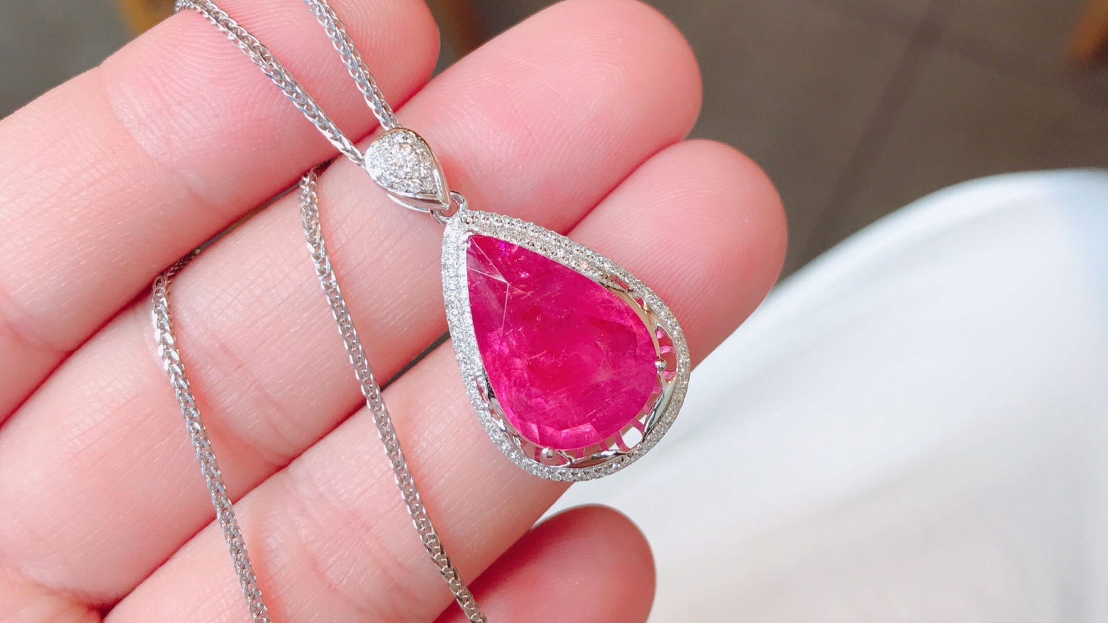 18K Gold Rubellite Tourmaline Pendant with 107 Diamonds, 8.63 ct Gemstone - 2