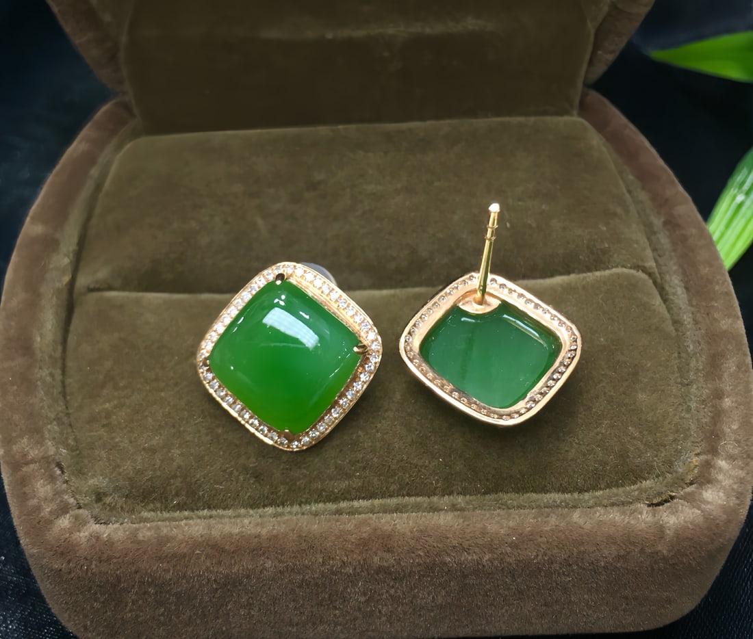 18K Gold Diamond-Set Hetian Jade Stud Earrings, 10mm Square, Elegant Design - 4