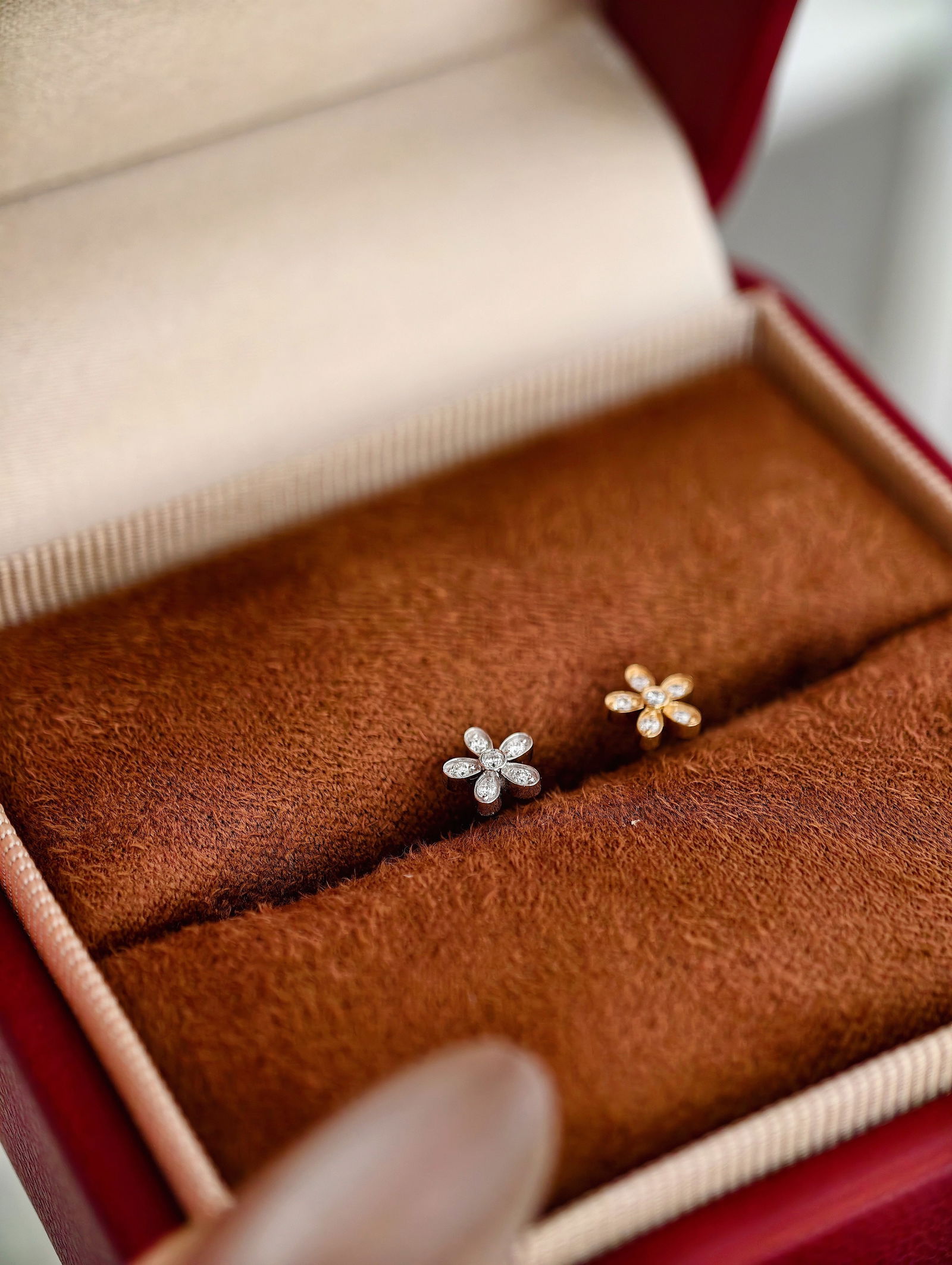 18K gold natural diamond earrings - 2