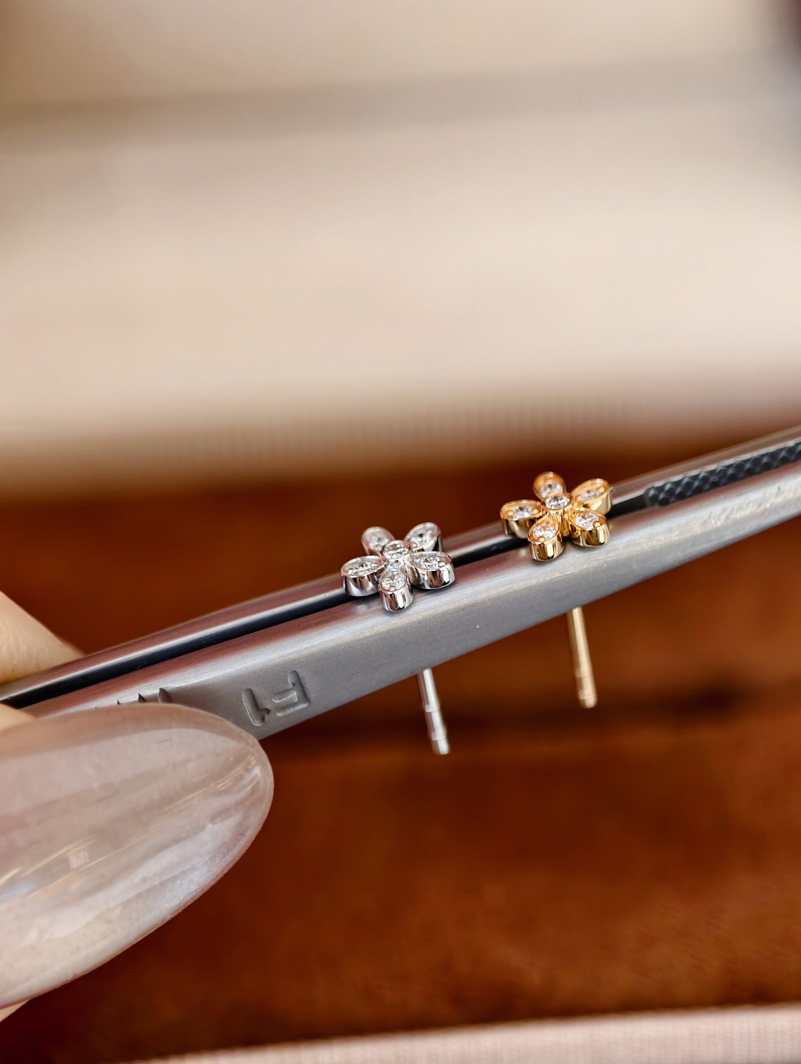 18K gold natural diamond earrings - 4