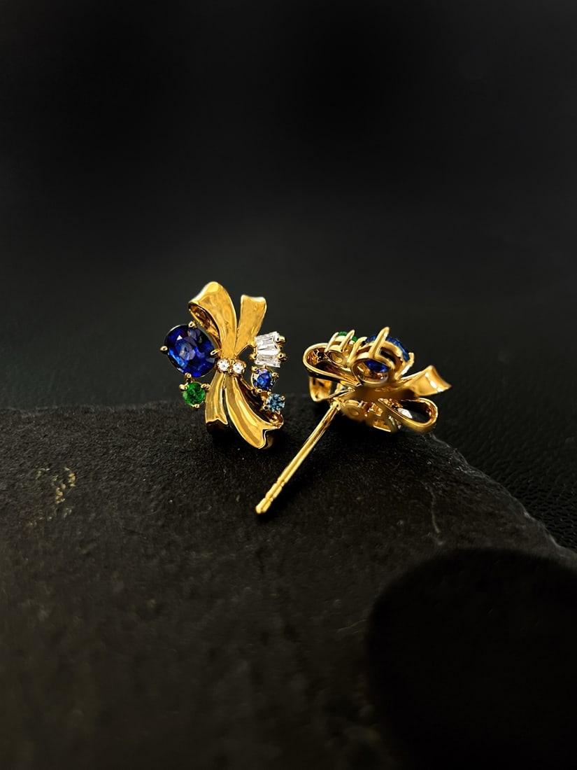 18K Gold Diamond & Gemstone Bow Stud Earrings, 0.78 Carat, Emerald & Sapphire - 3