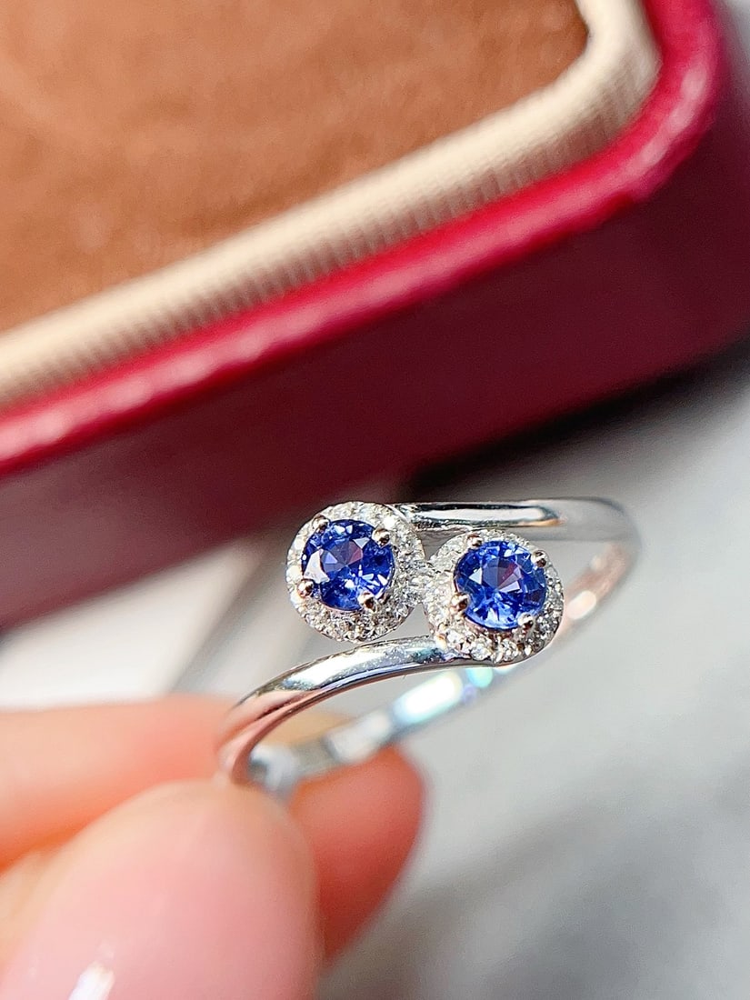 18K Gold Sapphire Ring, 0.55ct, Diamond Accent, Cornflower Blue - 2