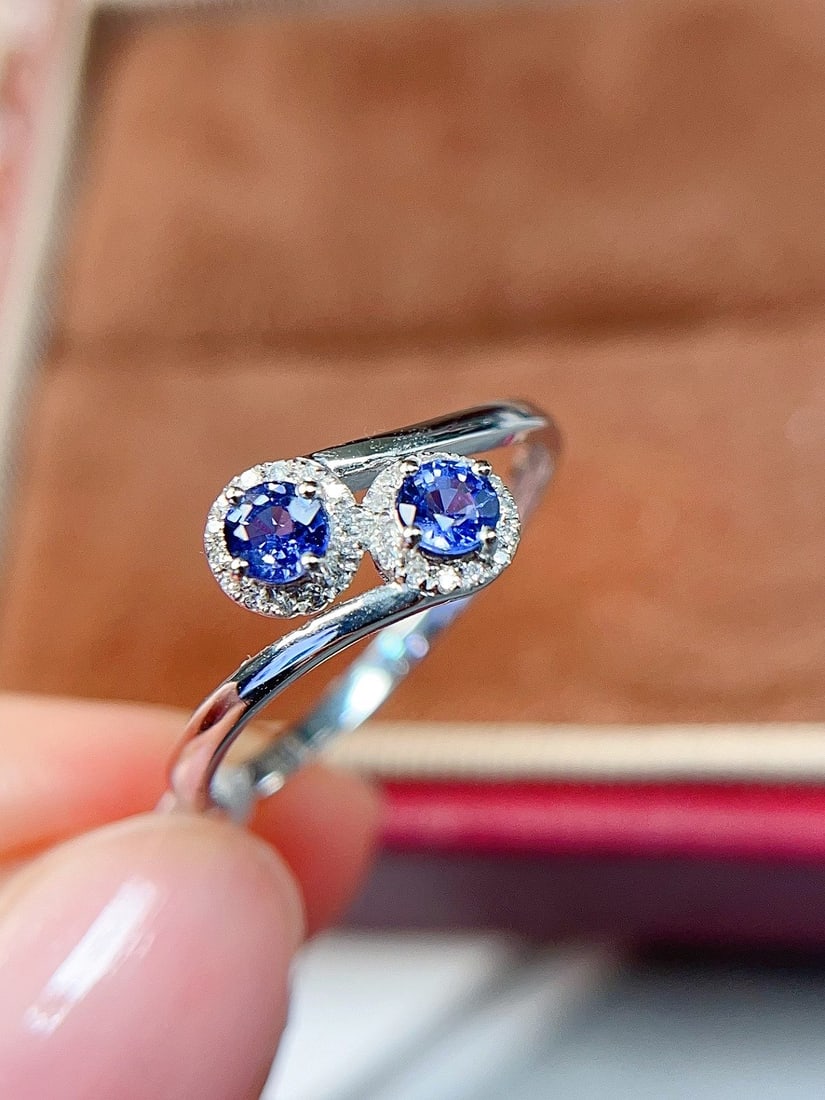 18K Gold Sapphire Ring, 0.55ct, Diamond Accent, Cornflower Blue - 4