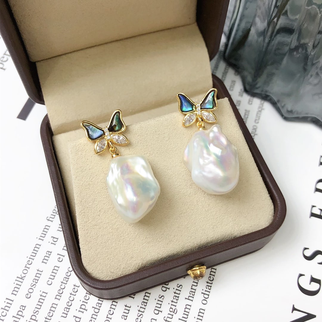 Natural pearl earrings: Title: Natural pearl earrings Description: Natural baroque pearl earrings, suitable for any occasion, any outfit Reserve: $150.00 Shipping:Domestic: Shipping rates are determined by