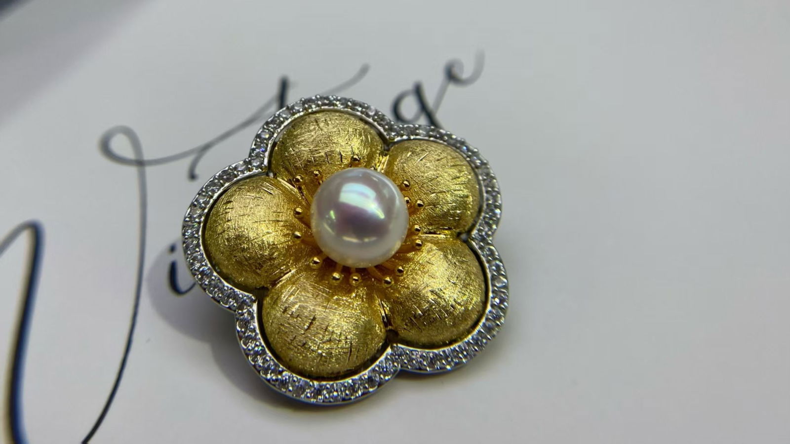 Pearl chest flower - 2