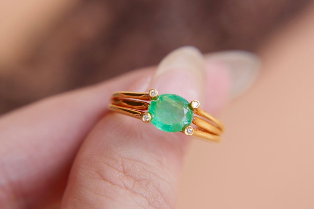 18K Gold Emerald and Diamond Ring, 0.855ct, Vivid Color, Clean Crystal - 2