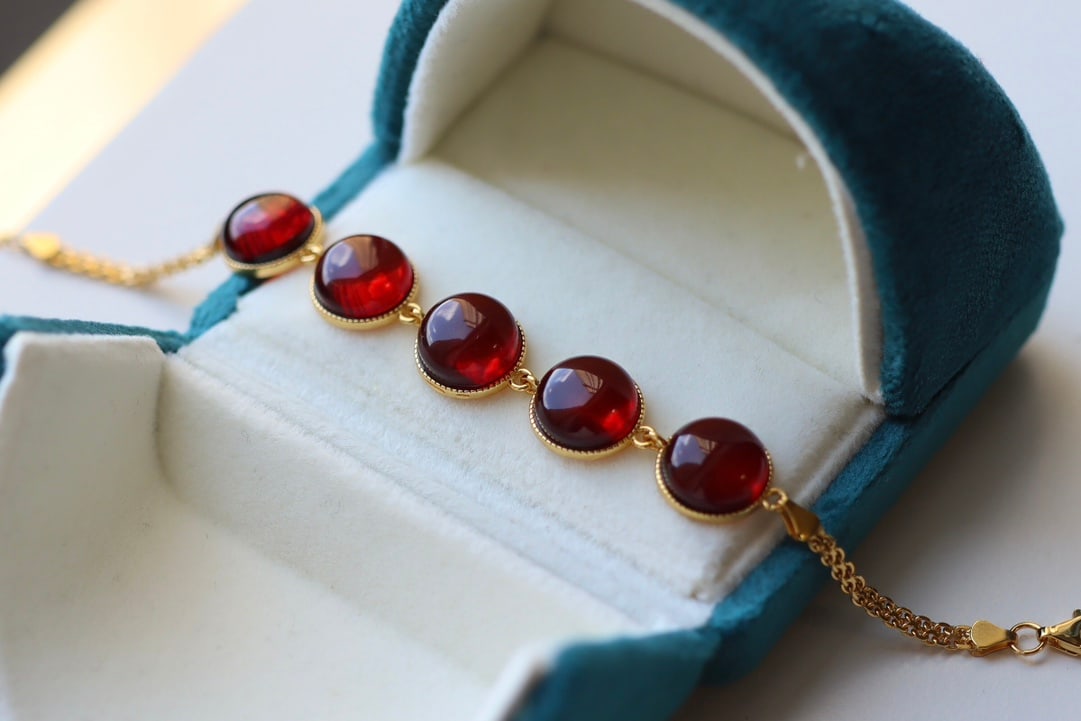 Natural Red Amber Bead Bracelet S925 Sterling Silver 10mm: Title: Natural Red Amber Bead Bracelet S925 Sterling Silver 10mm Description: Stylish bracelet featuring multiple natural red (blood) amber beads, each approximately 10mm, strung on S925 sterling silv
