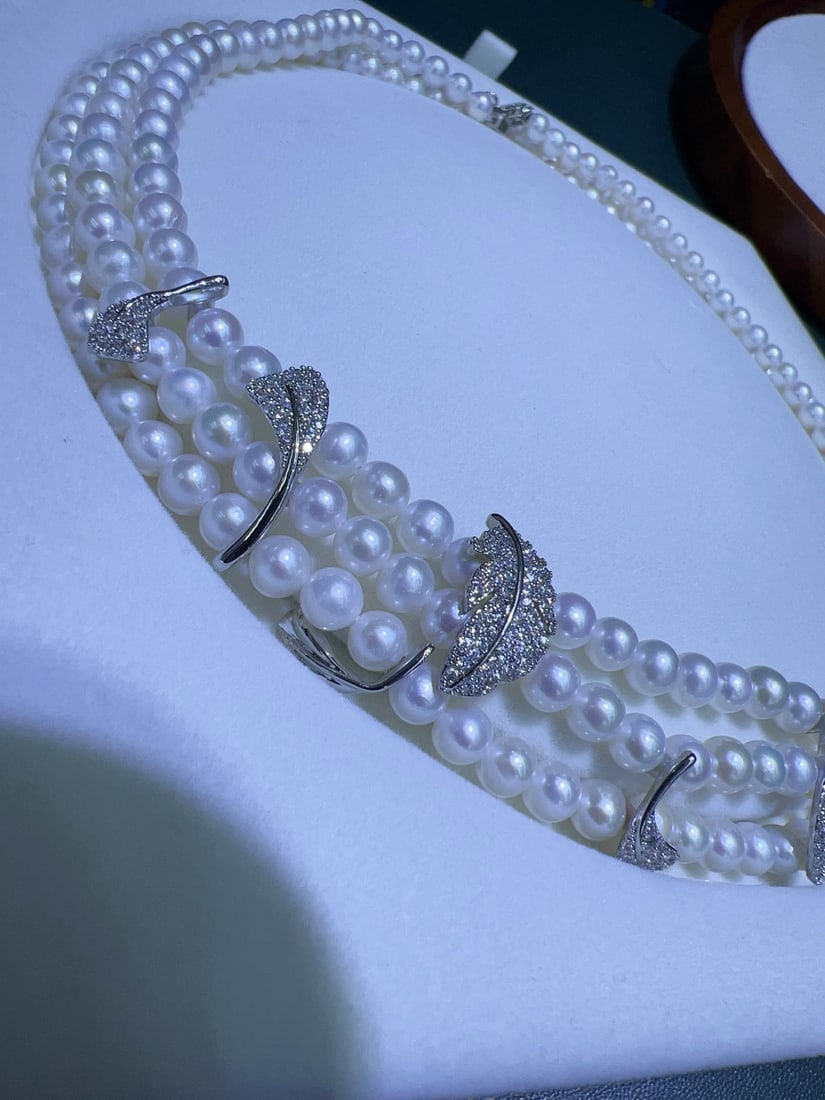 Multi-layer feather design pearl necklace - 4