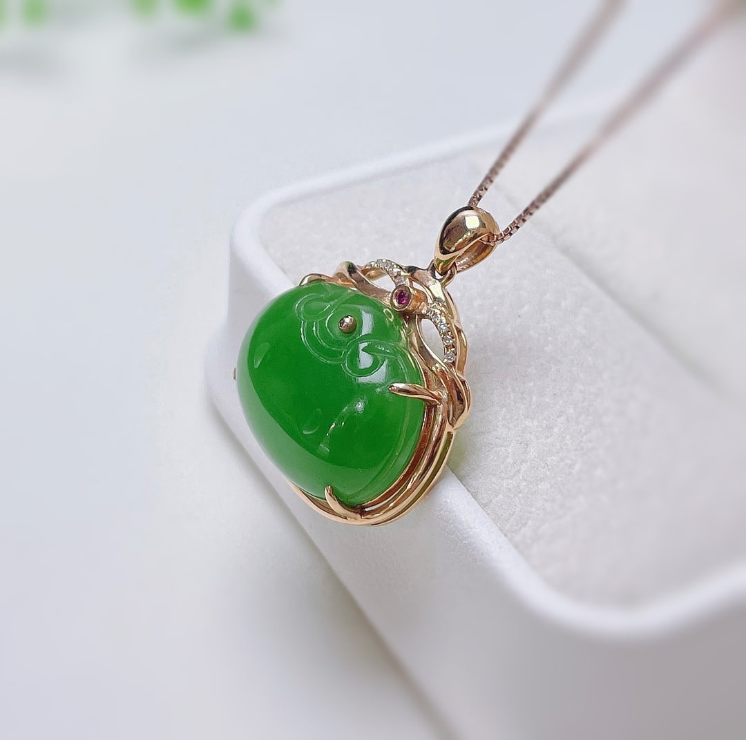 18K Gold Hetian Jade Ruyi Pendant, Apple Green, 14x18mm - 3