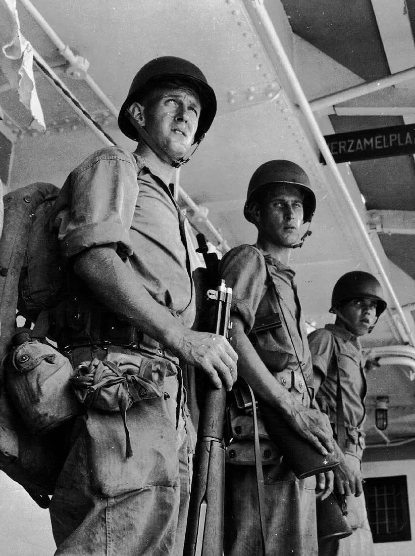 WWII DUTCH MARINES: Title: WWII DUTCH MARINES Artist/Source: KEYSTONE PRESS AGENCY LIMITED Original Date: WWII Dimensions: 8X10" Description: || UNITED STATES SHIPPING ONLY! || This lot is a Dye Based Photolithograph