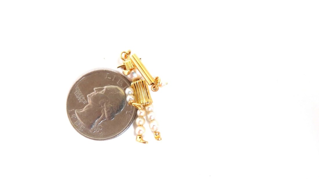 Pearl graduation charm 14kt gold** - 3