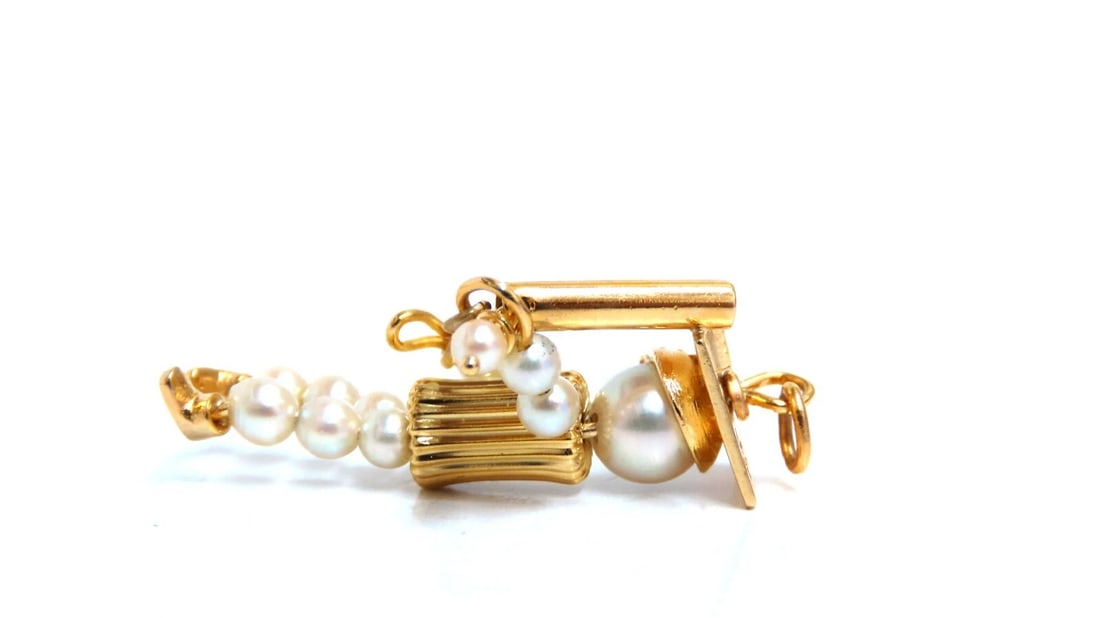 Pearl graduation charm 14kt gold** - 4