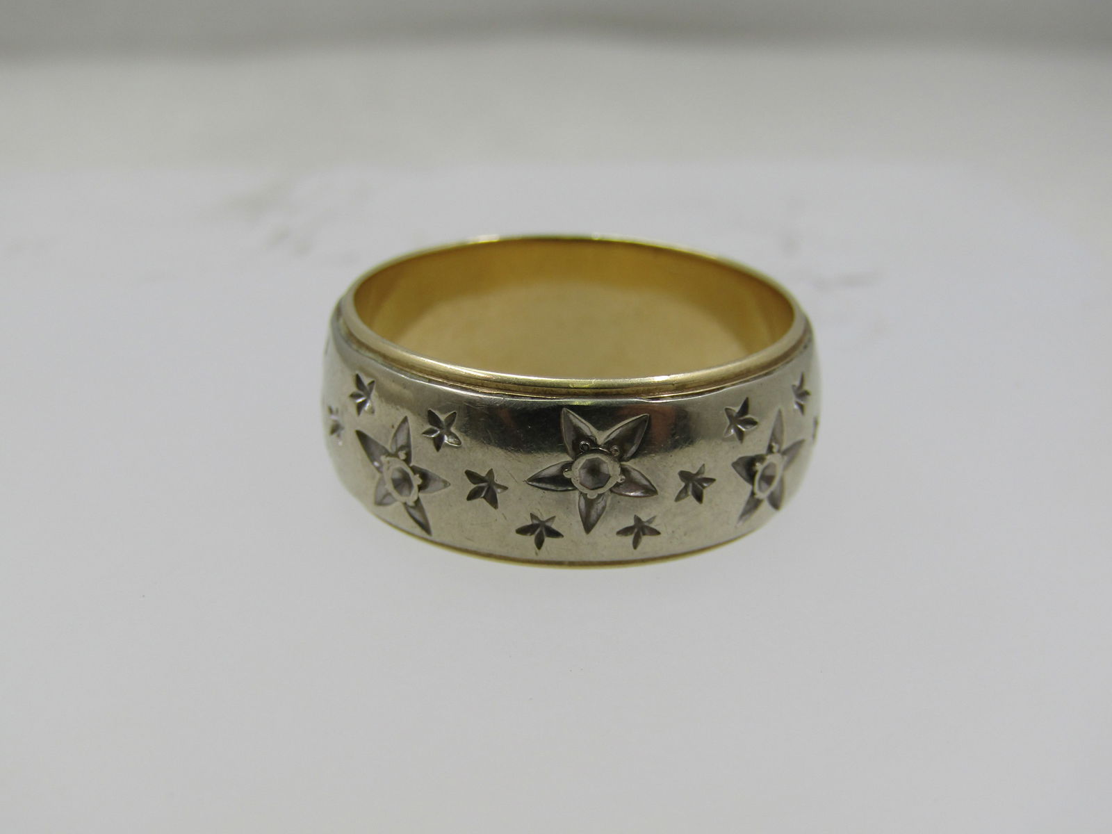 Vintage 14kt Star Ring, Sz. 10.75, 8.5mm, Two-Tone, Signed Columbia, Mid-Century: Vintage 14kt Star Ring, Sz. 10.75, 8.5mm, Two-Tone, Signed Columbia, Mid-Century. Great as a stacking ring, wedding band, eternity ring, unisex. It is marked 14kt and also signed Columbia. Weight of t