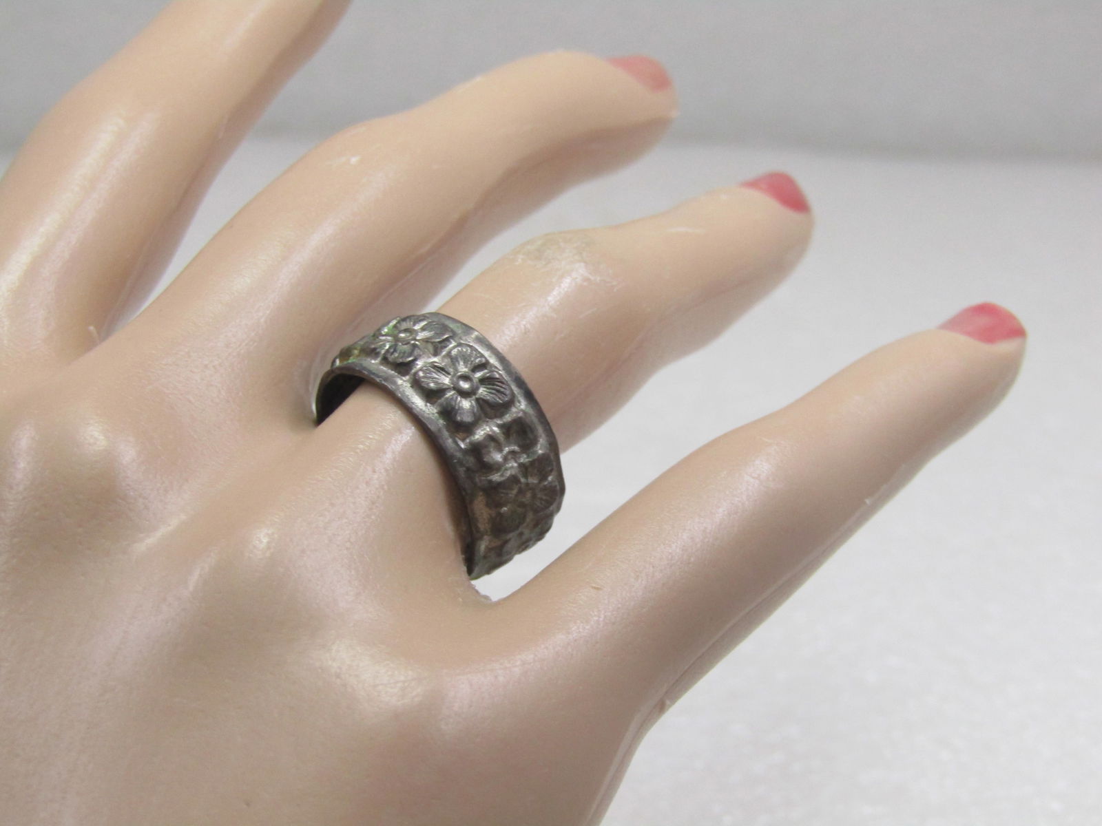 Vintage Sterling Floral Band Ring, Sz. 7.5, 9mm Wide, 1930's-1940's - 5