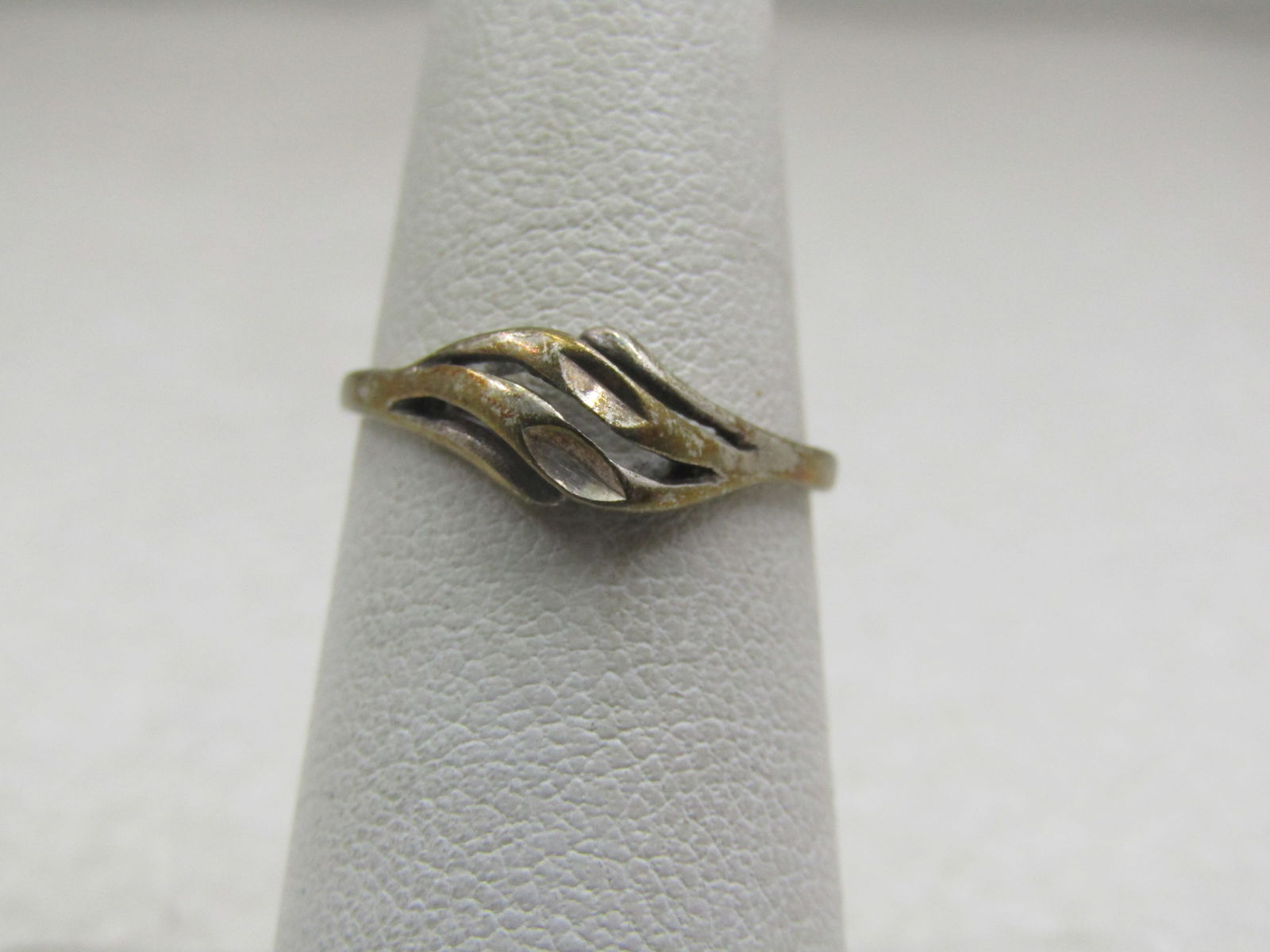 Vintage Sterling Domed Diamond Cut Ring, Sz. 6, Signed UTC: Vintage Sterling Domed Diamond Cut Ring, Sz. 6, Signed UTC. Age is estimated and 1960's-1970's. It has diagonal sweeps with diamond cut accents over the top fo the finger with open area around those s