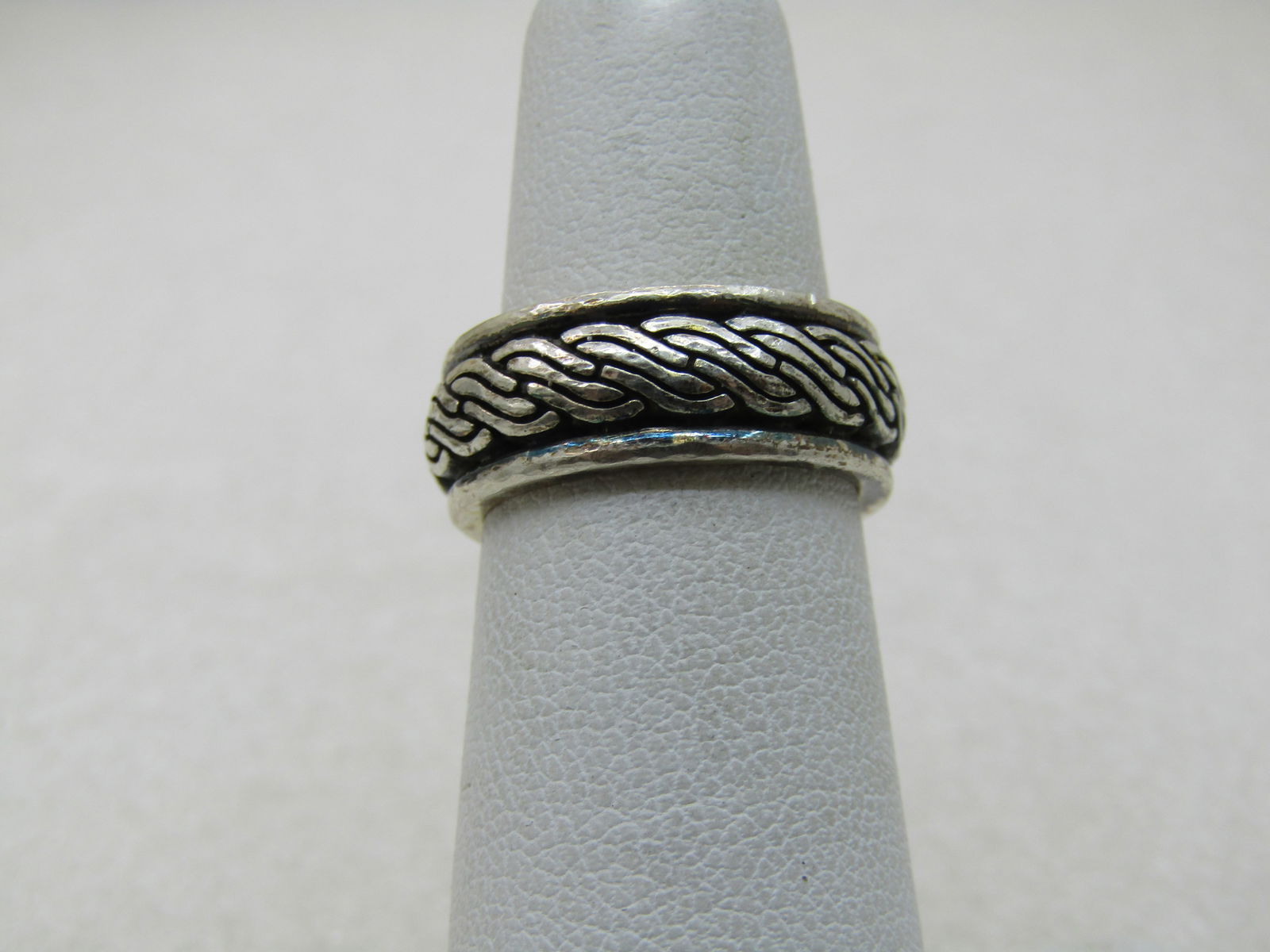 Vintage Sterling Celtic Cable Band Ring, Sz. 5. Signed: Vintage Sterling Celtic Cable Band Ring, Sz. 5. Signed. This has a darkened a black background with a raised cable accent that goes around the ring, domed and rounded with the edges of the ring bright