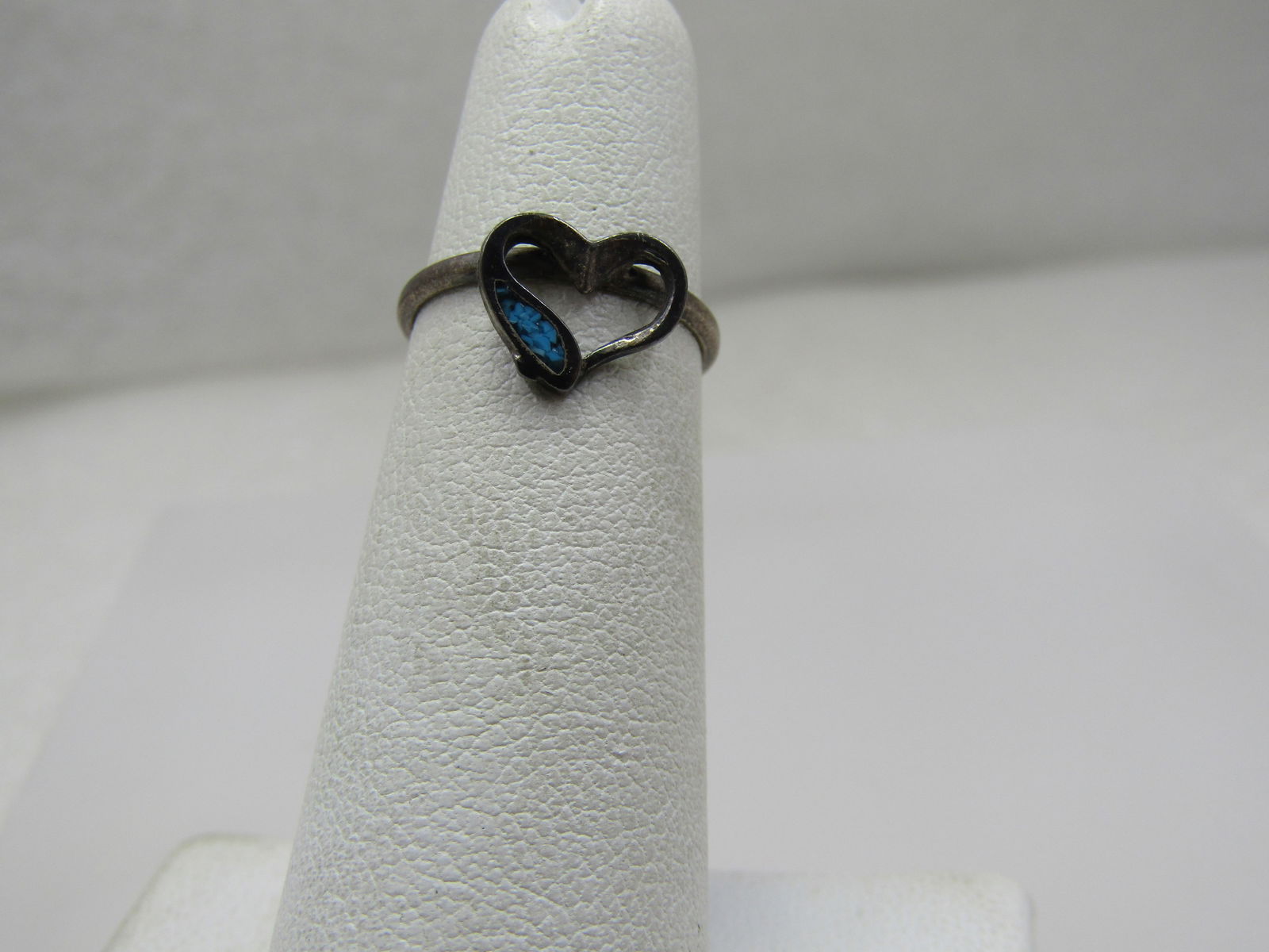 Vintage Southwestern Sterling Turquoise Chip Heart Ring, Sz. 3.5: Vintage Southwestern Sterling Turquoise Chip Heart Ring, Sz. 3.5. This has an appx. 3/8" open heart on top with an inlaid turquoise ship feather accent. The band is appx. 1.4mm. The wight of the