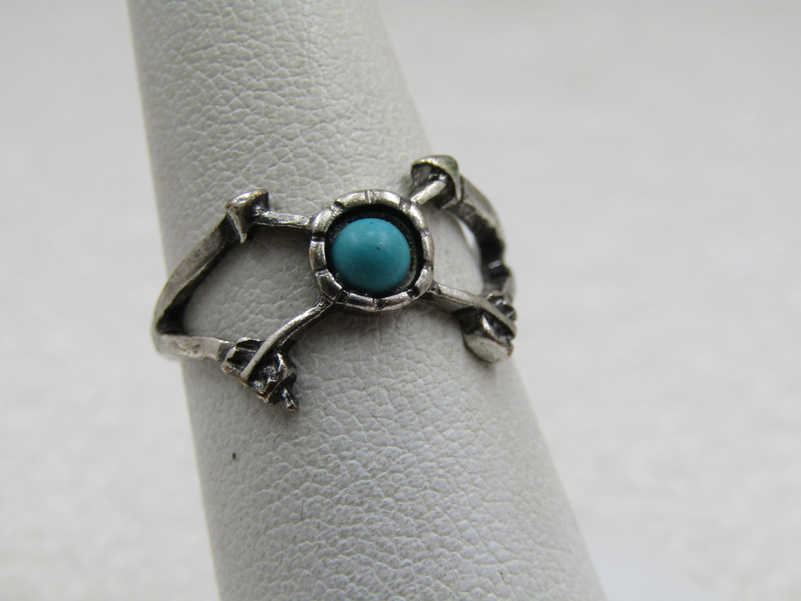 Vintage Southwstern Faux Turquoise Ring, Sz. 6.5, Silver Tone: Vintage Southwstern Faux Turquoise Ring, Sz. 6.5, Silver Tone. This has an X design on top with a faux turquoise 4mm snake eye t urquiose round bezel-set stone sitting on the intersection fo the X. It