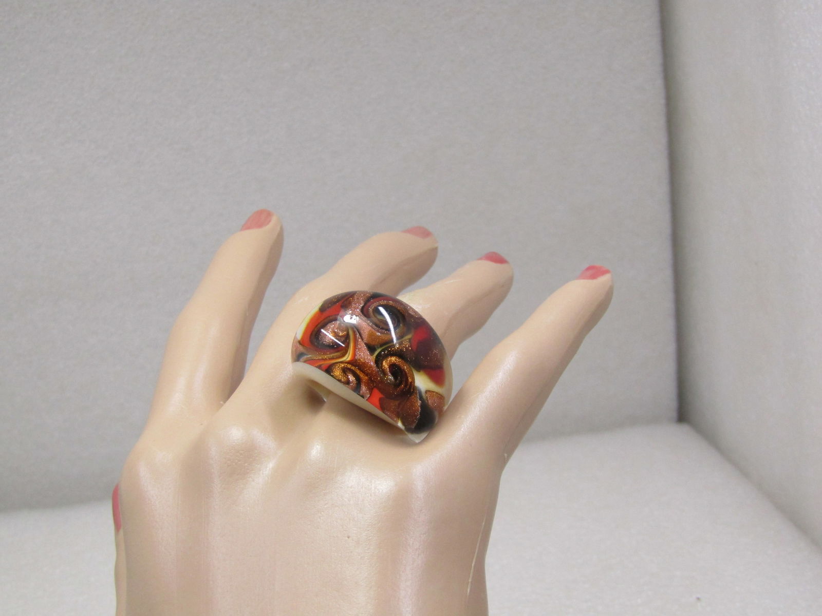 Swirled Glass Ring, Sz. 7, Domed, Murano Style - 7