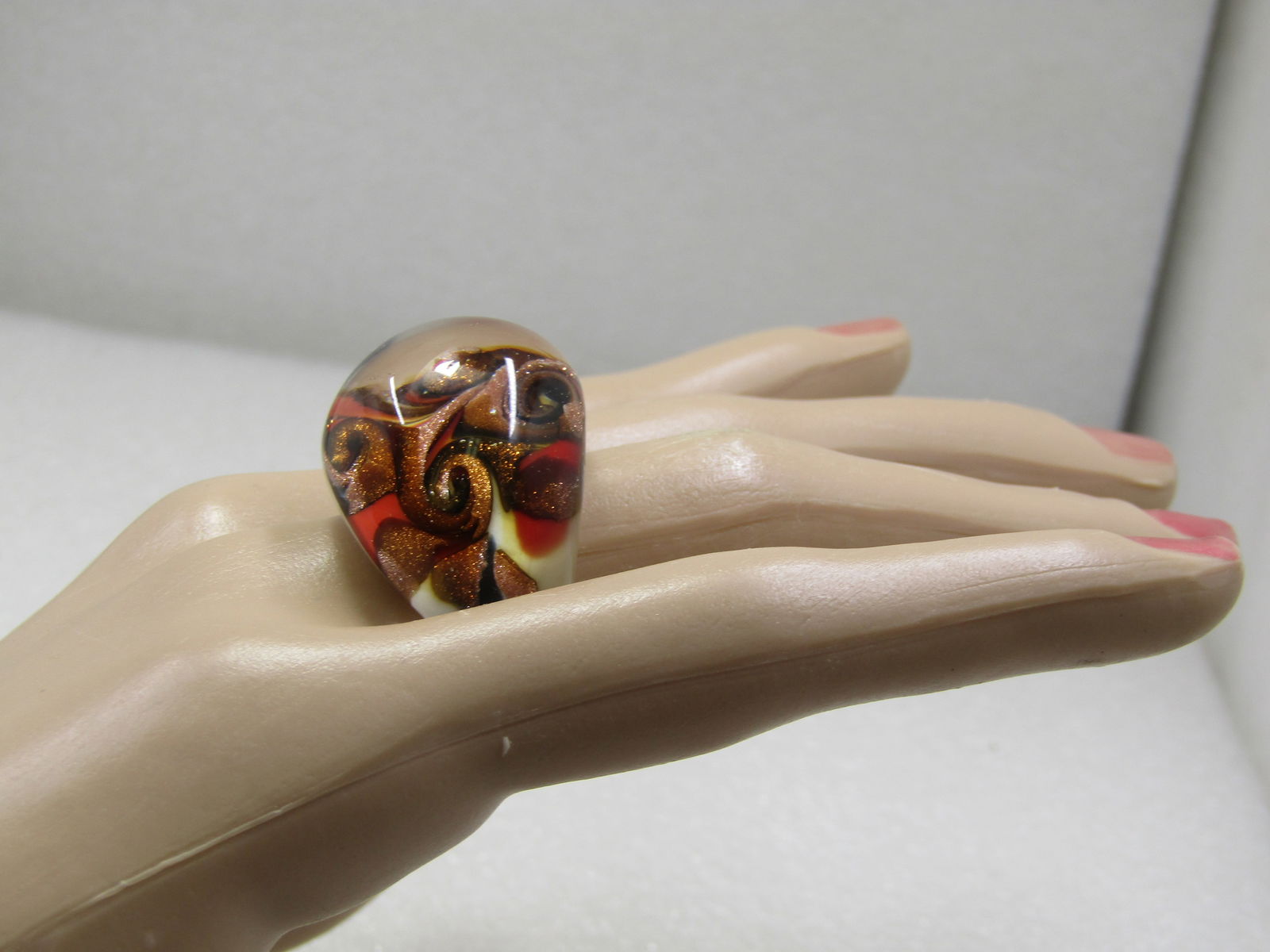 Swirled Glass Ring, Sz. 7, Domed, Murano Style - 8