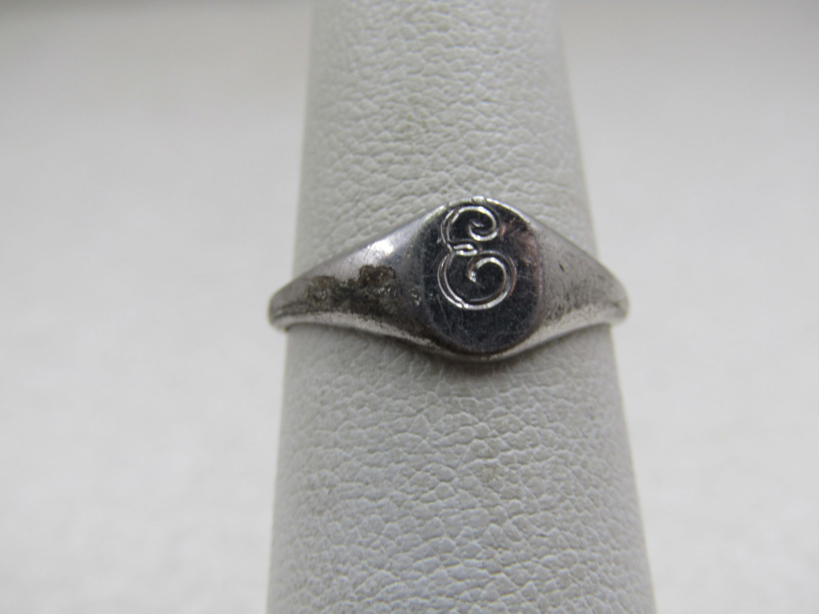 Vintage Sterling Initial E Ring, Espo, Sz. 5.75: Vintage Sterling Initial E Ring, Espo, Sz. 5.75. Script E on the flat top of the ring. Weight of the ring is papx. 1.37. Signed ESPO and marked sterling and tested. Age is appx. 1960's-1970's. Very go